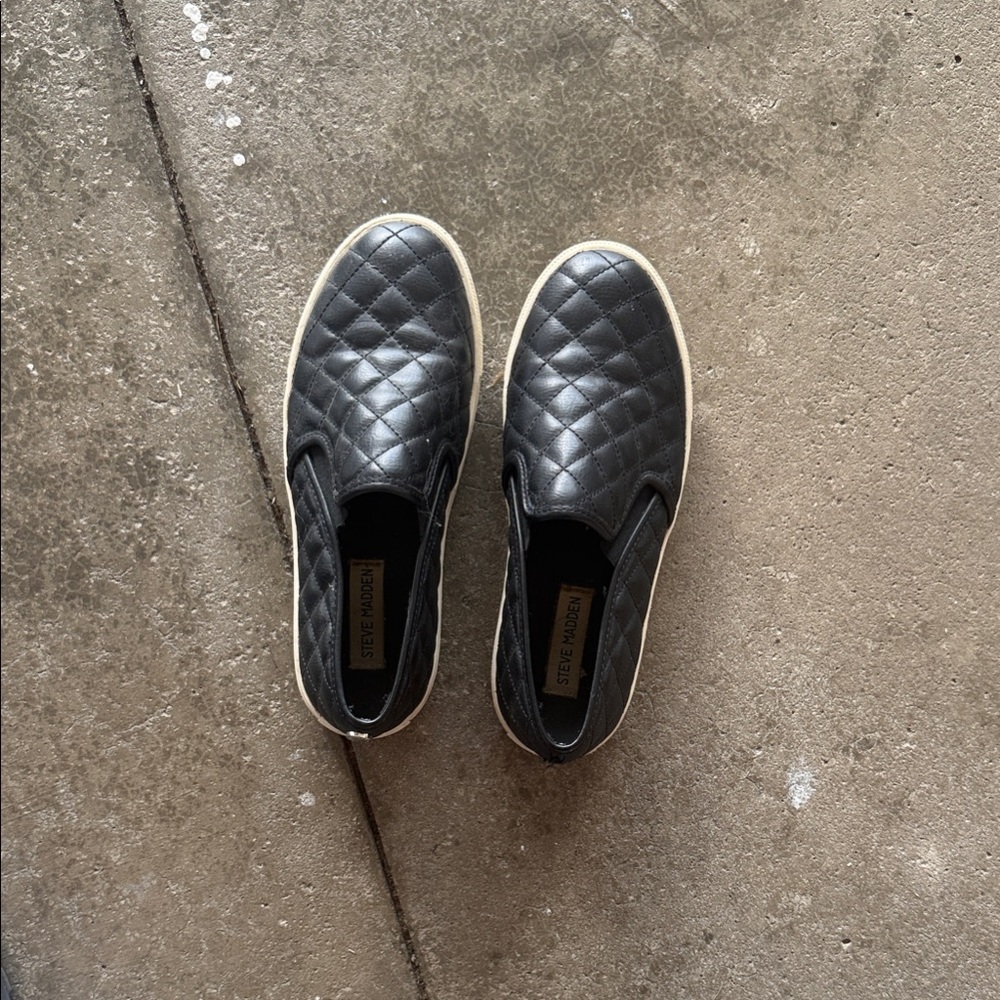 Steve Madden Black Quilted Loafers